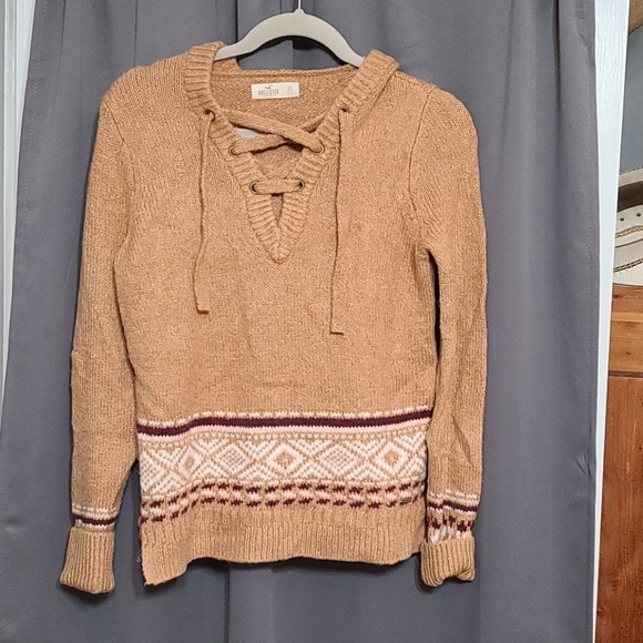 Hollister Sweaters - Hollister hooded sweater size XS